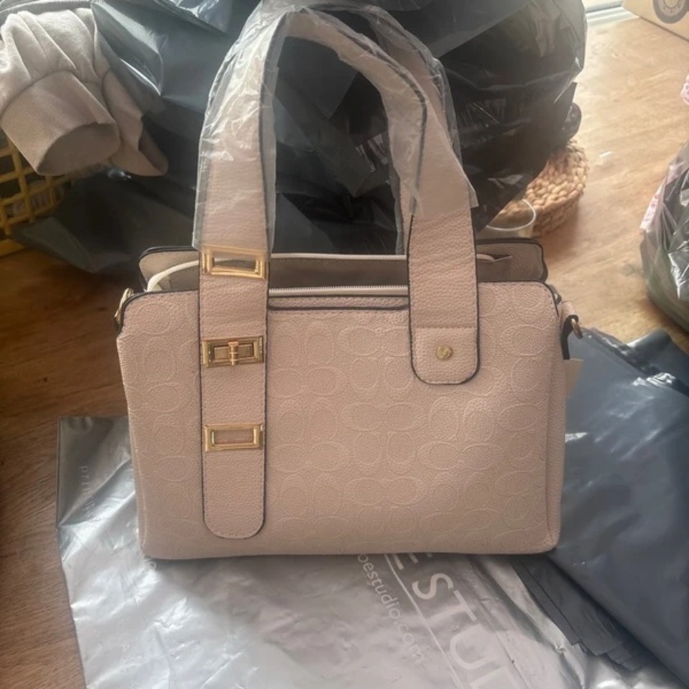 Chic Cream Shoulder Bag with Gold Buckles